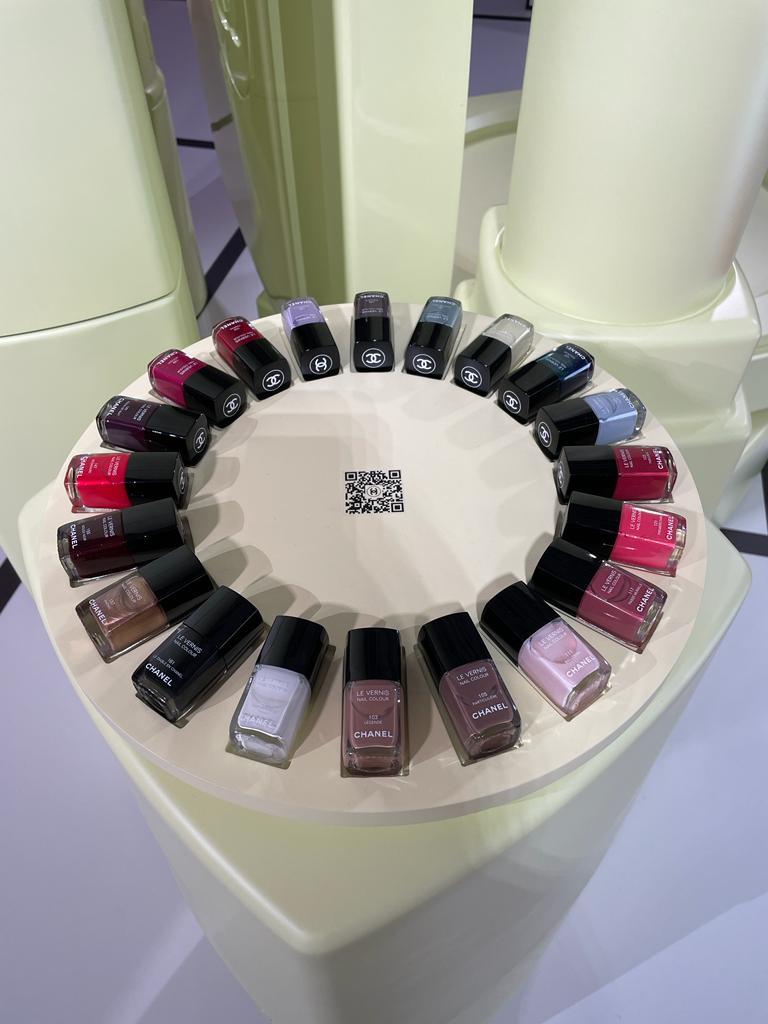 除了CODES COULEUR限量系列,多款色彩的美甲油同樣令人出現選擇困難症。