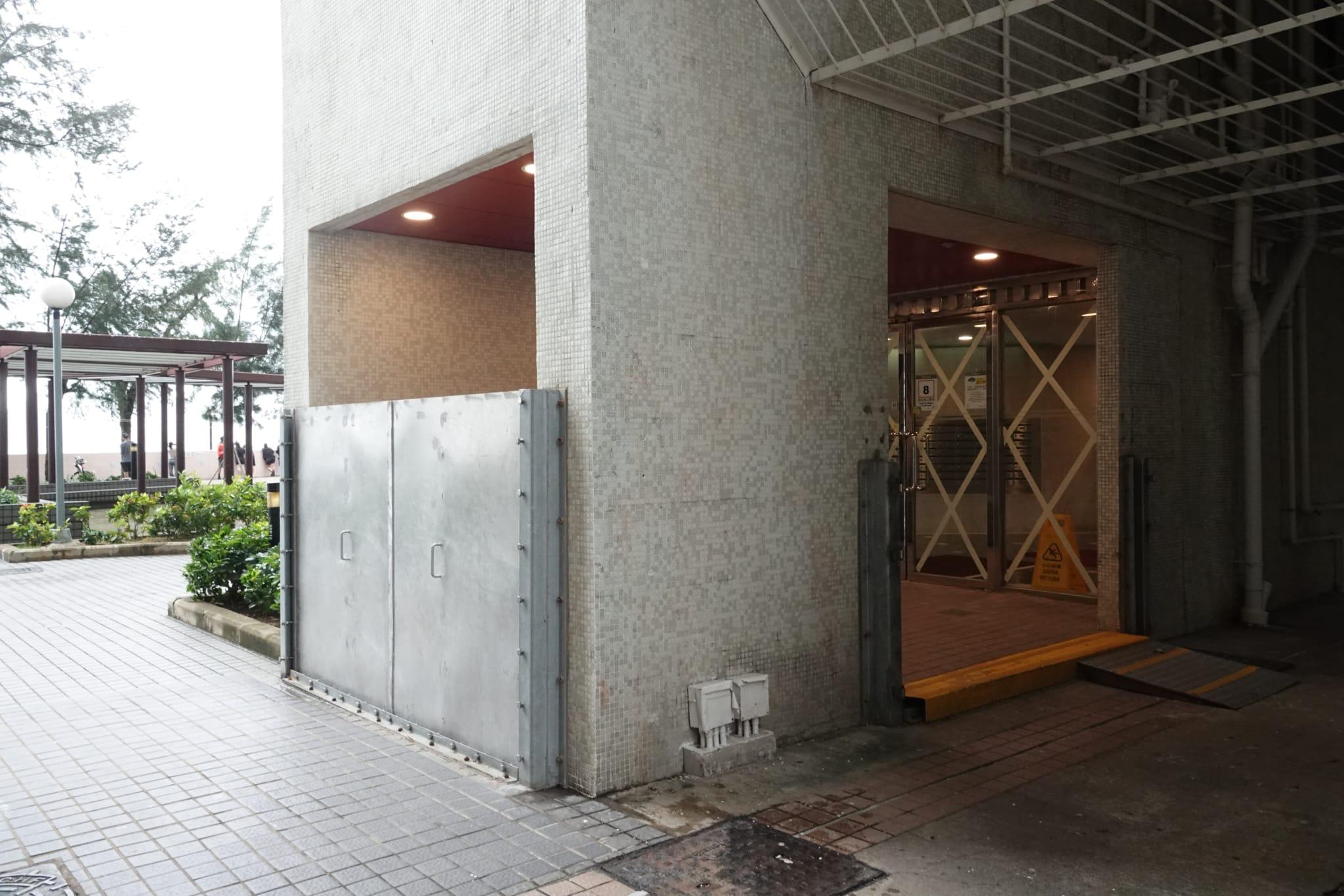 颱風泰利|無懼湧浪拍上岸 市民杏花邨觀浪追風