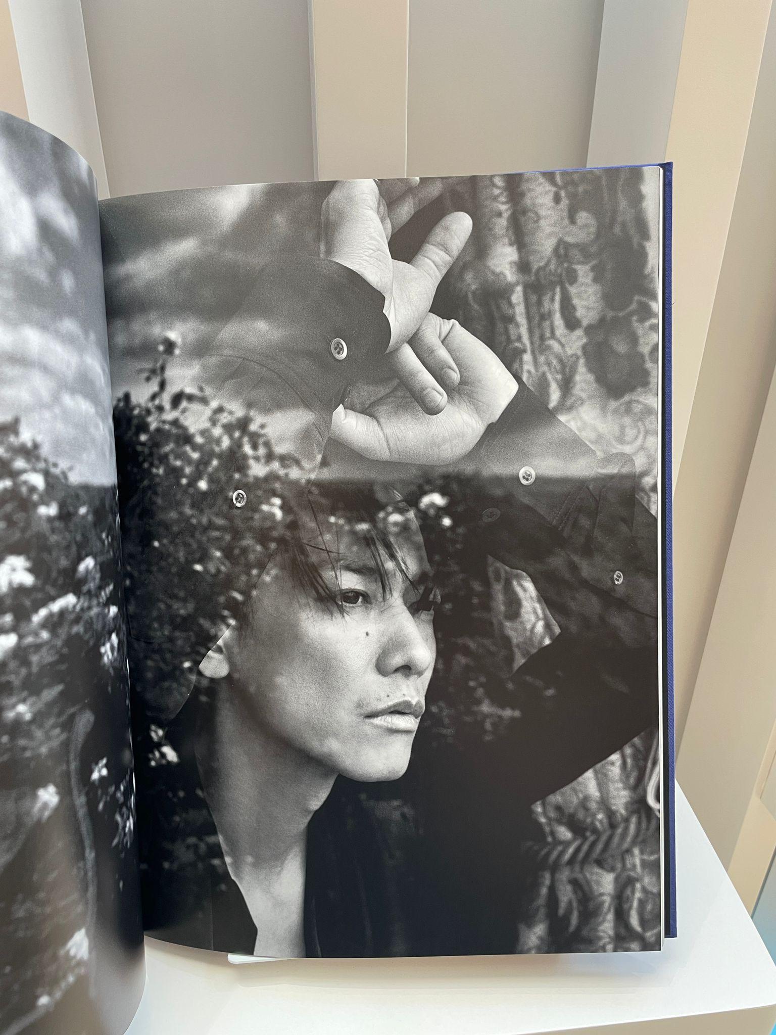 佐藤健來港|寫真書《Beyond》由著名攝影師馬里奧索倫蒂(Mario Sorrenti)掌鏡。