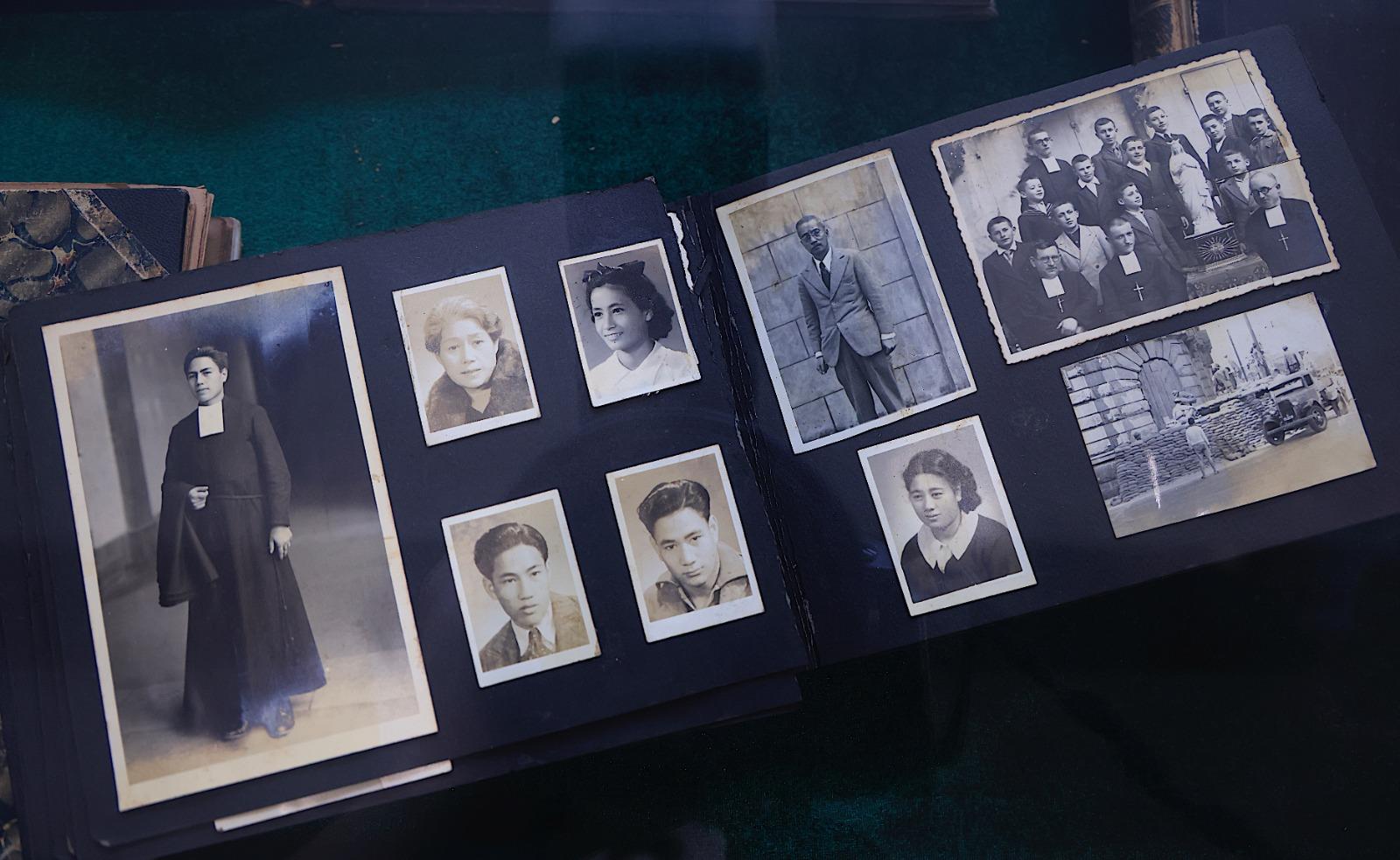 李小龍會與李小龍母校香港聖芳濟書院合辦李小龍光輝50展覽會。(中新社)