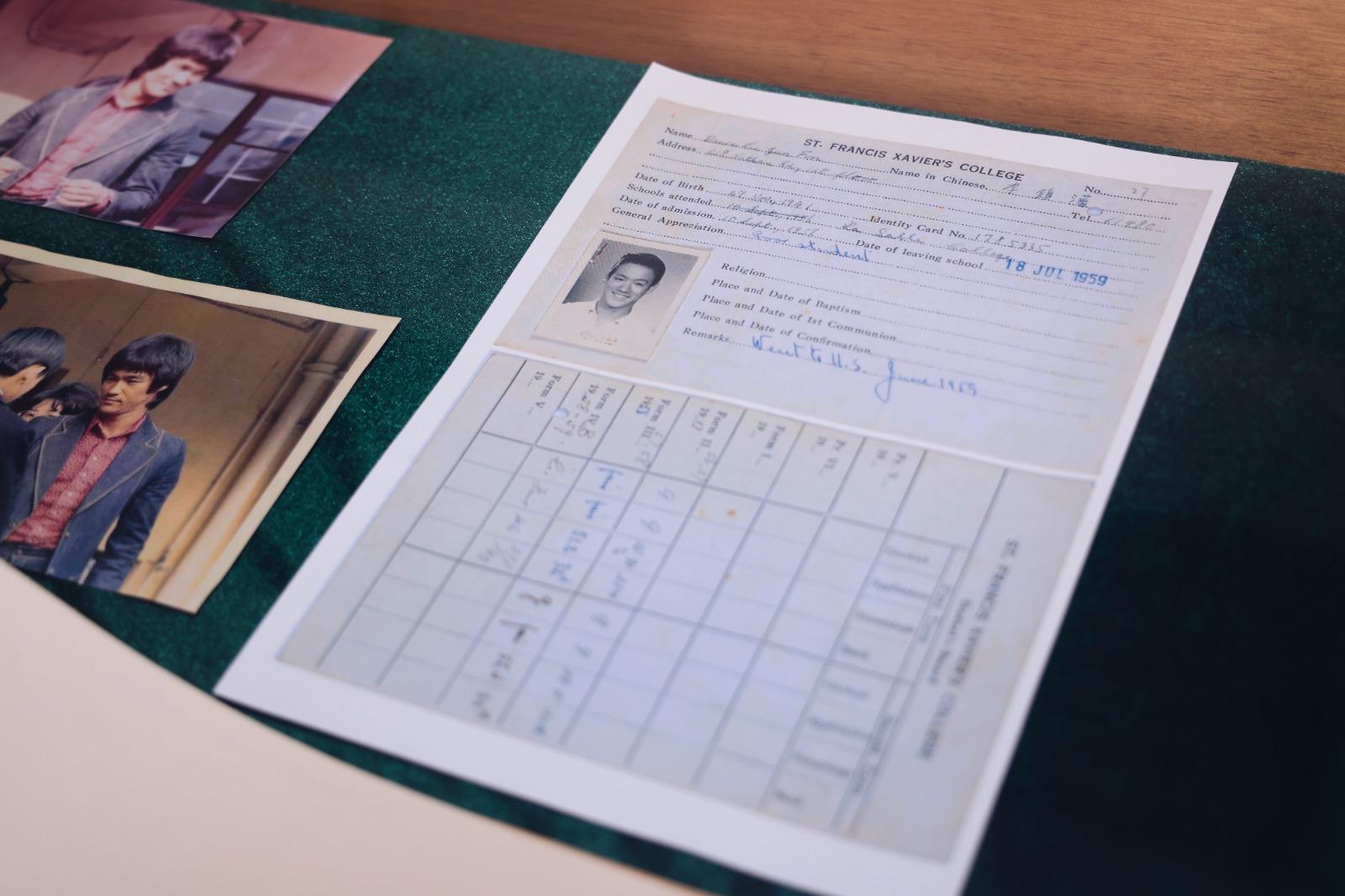 李小龍會與李小龍母校香港聖芳濟書院合辦李小龍光輝50展覽會。(中新社)