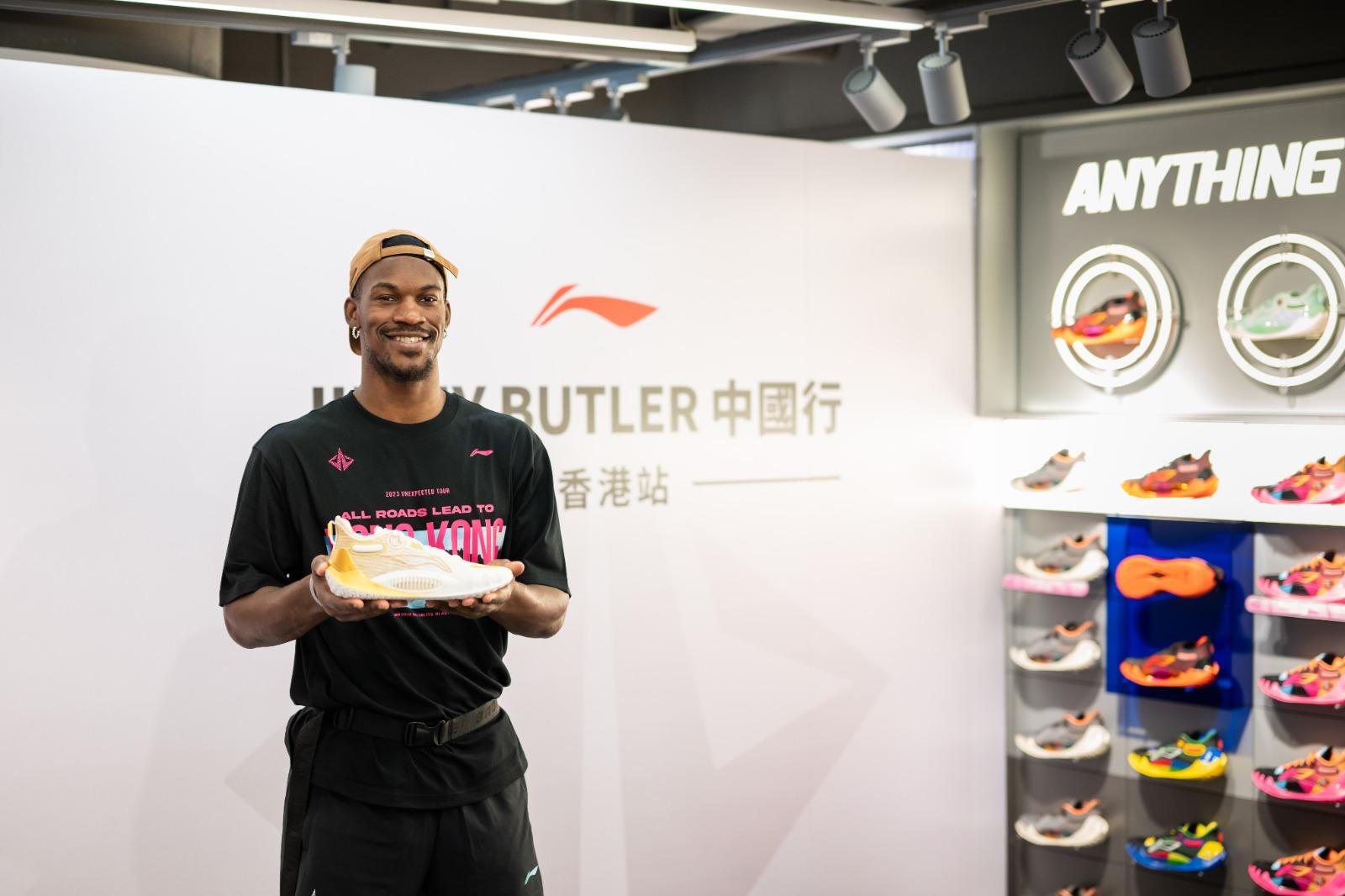 畢拿Jimmy Butler現身廣東道旗艦店。(公關提供)