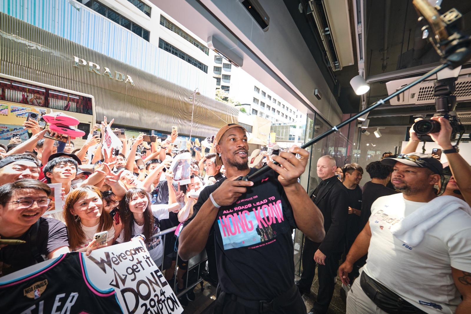 畢拿Jimmy Butler現身香港廣東道旗艦店。(公關提供)