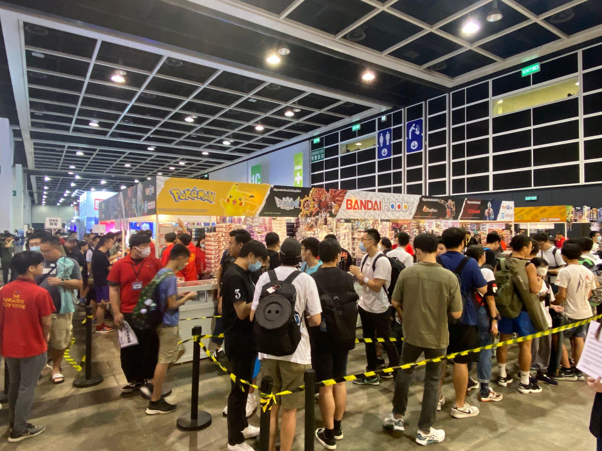 展內人來人往,到處可見盛裝打扮的Cosplayer,吸引不少動漫迷到場拍照 (曾港深攝)