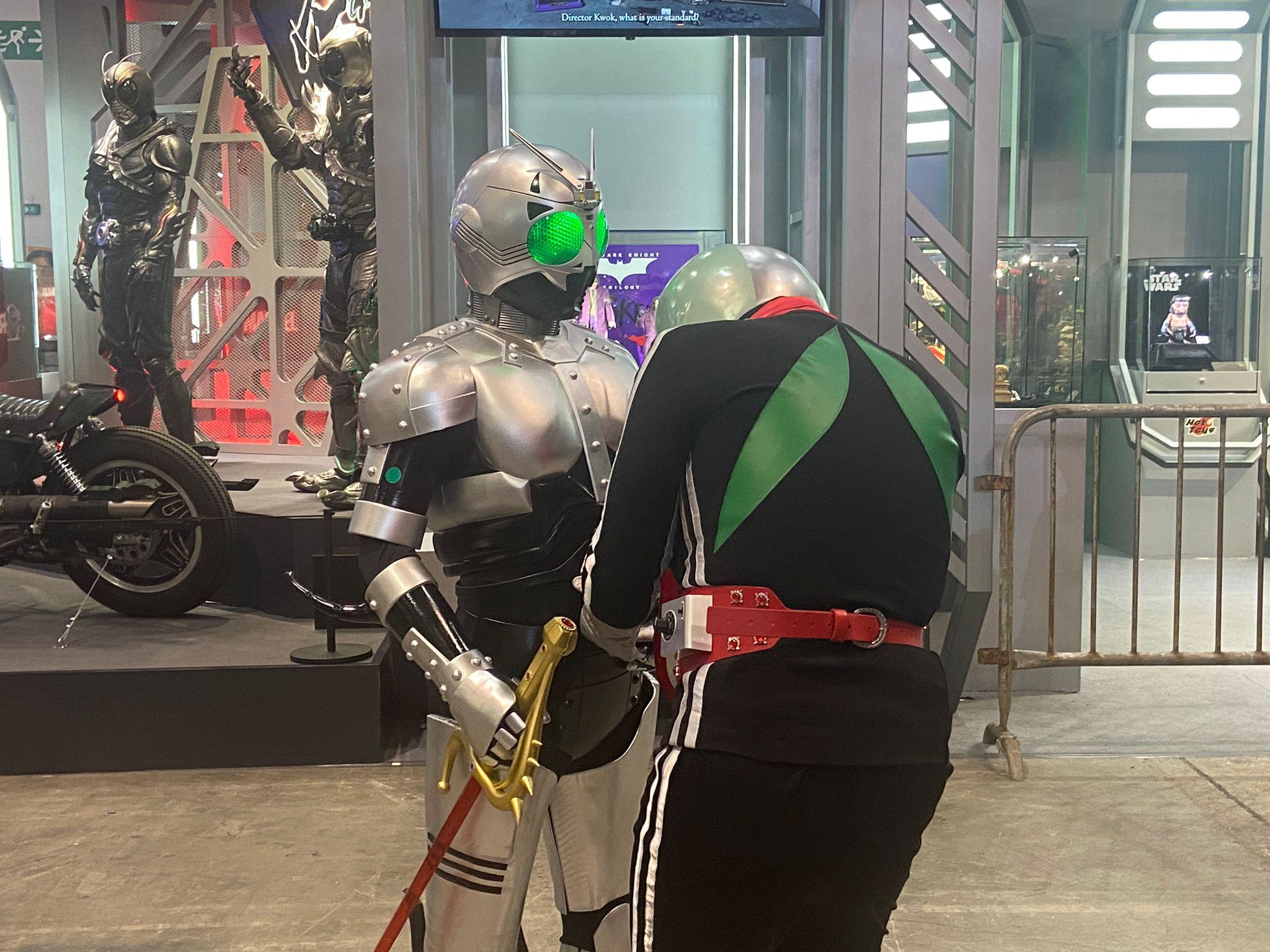 展內人來人往,到處可見盛裝打扮的Cosplayer,吸引不少動漫迷到場拍照 (曾港深攝)