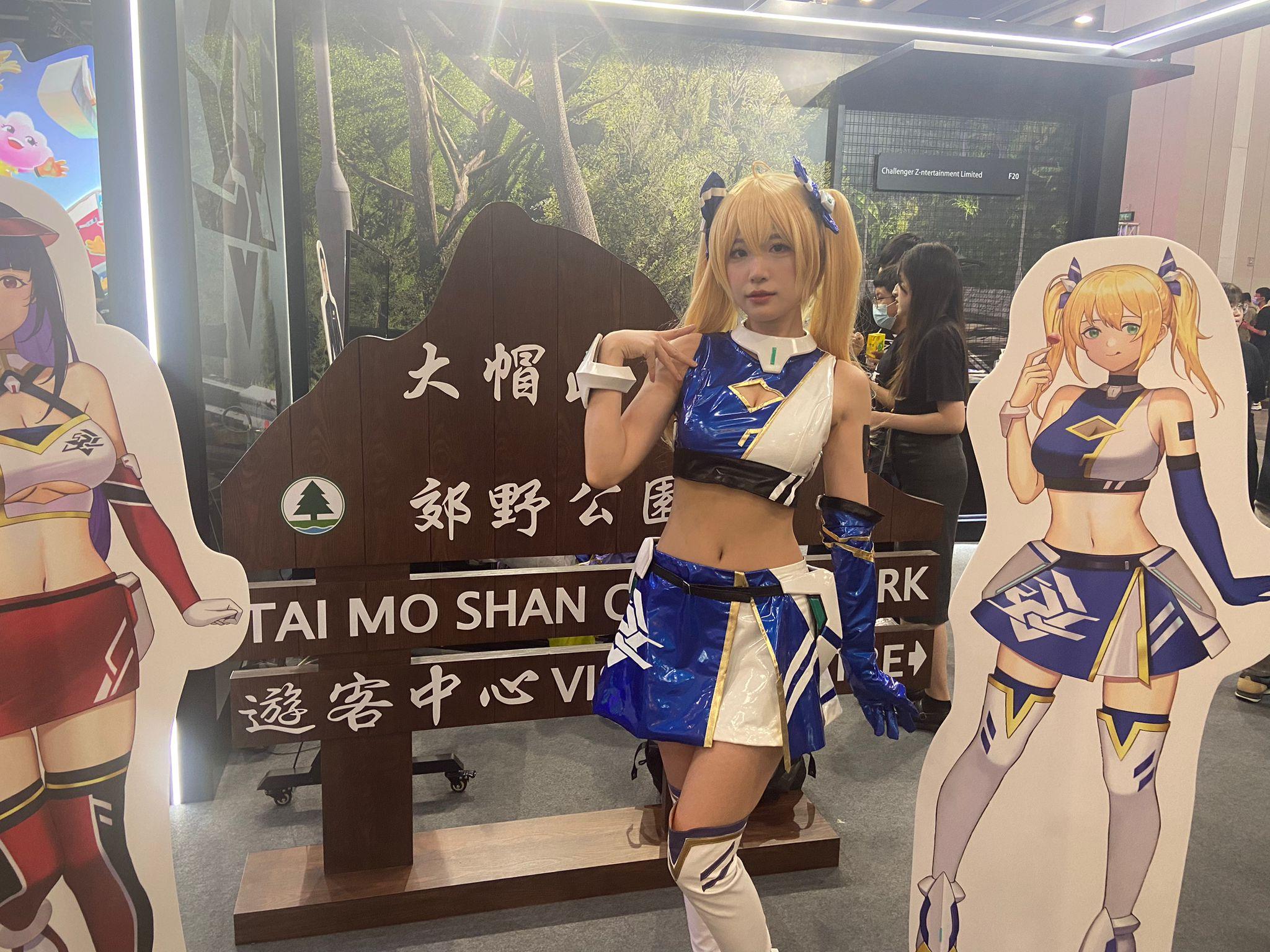 展內人來人往,到處可見盛裝打扮的Cosplayer,吸引不少動漫迷到場拍照 (曾港深攝)
