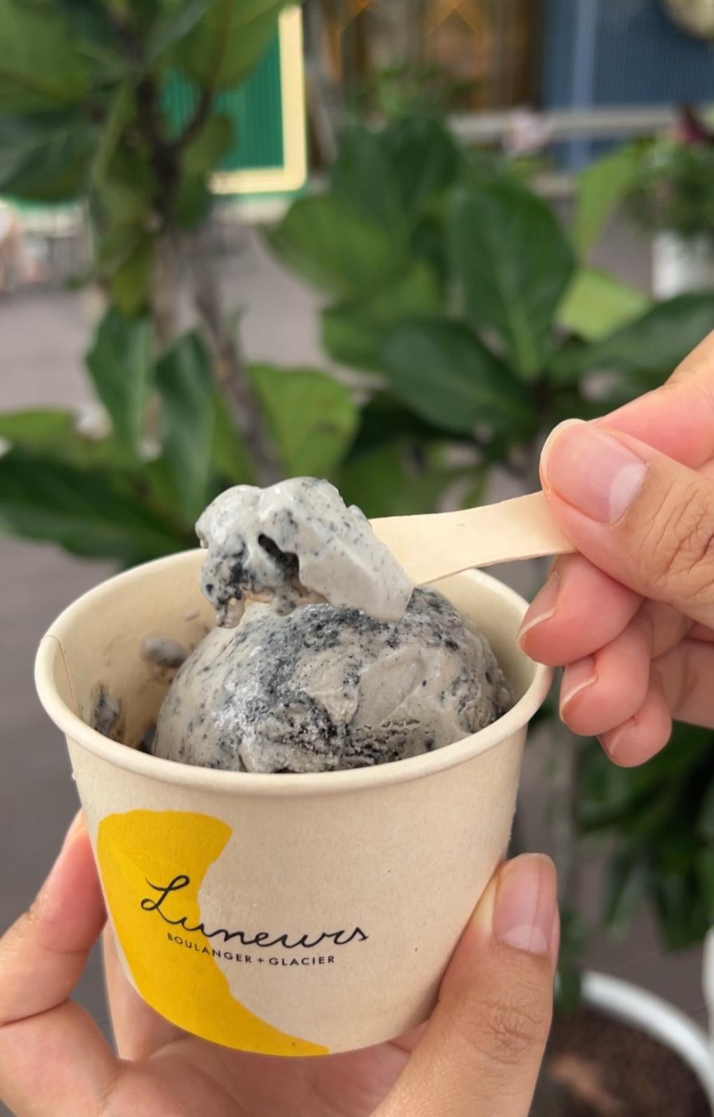 一口下去濃郁如黑芝麻湯圓的饀料般,卻又不會太甜。