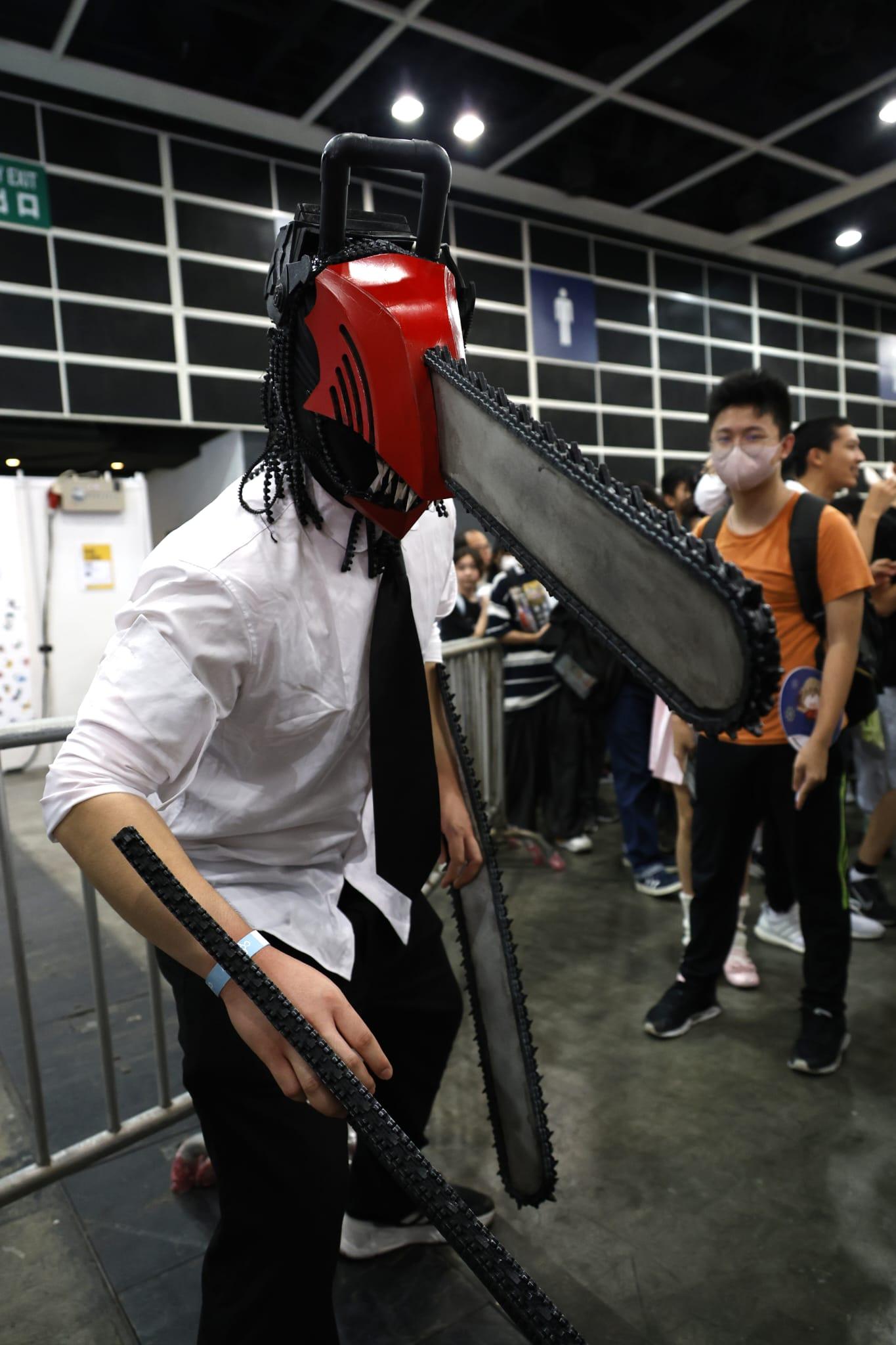 展內人來人往,到處可見盛裝打扮的Cosplayer,吸引不少動漫迷到場拍照 (林俊源攝)