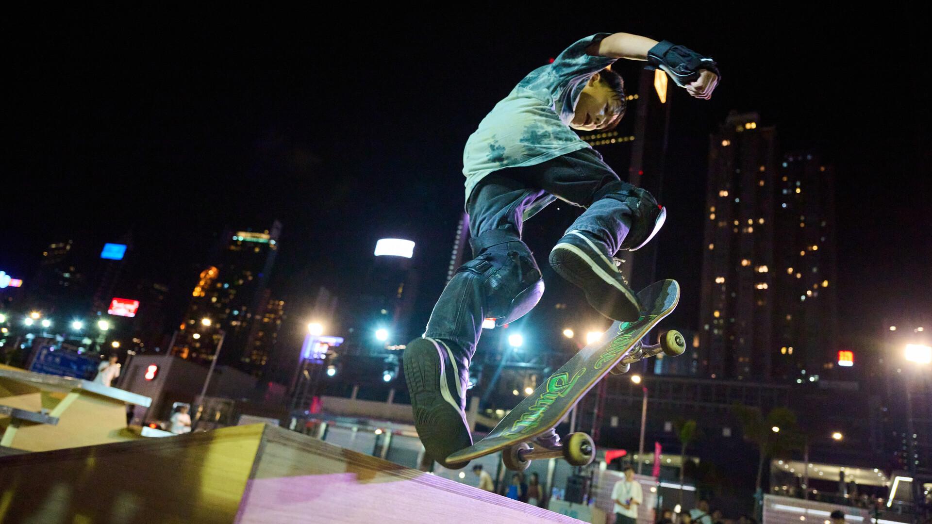 旅發局舉辦「開心香港」樂聚維港嘉年華,除有維港水上音樂會,亦有多個連串精彩節目沿海濱上演。