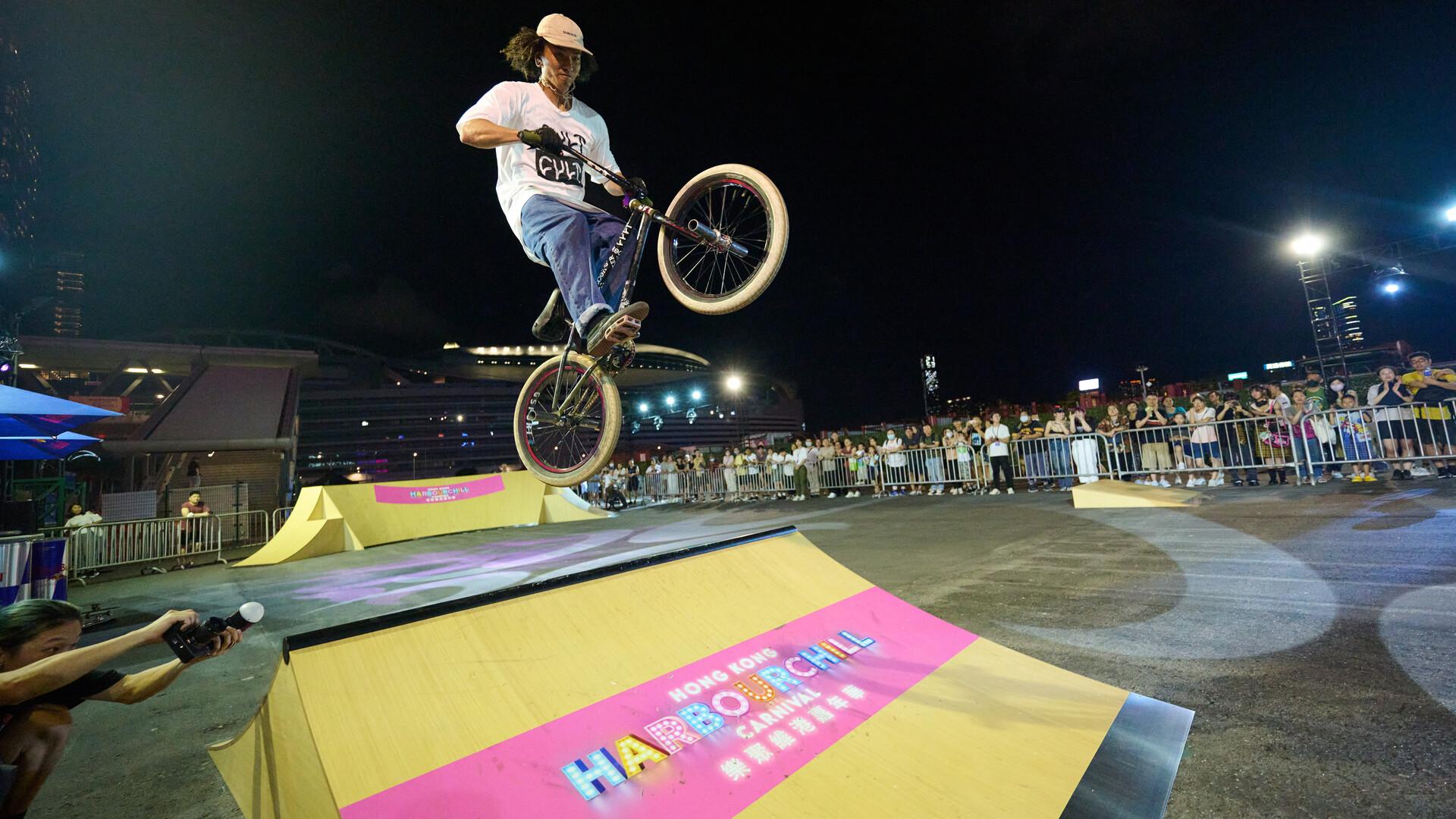 旅發局舉辦「開心香港」樂聚維港嘉年華,除有維港水上音樂會,亦有多個連串精彩節目沿海濱上演。