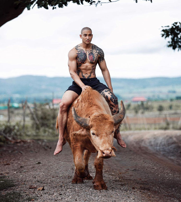 「地表最帥和尚」緬甸26歲男模白因(Paing Takhon)。(互聯網)