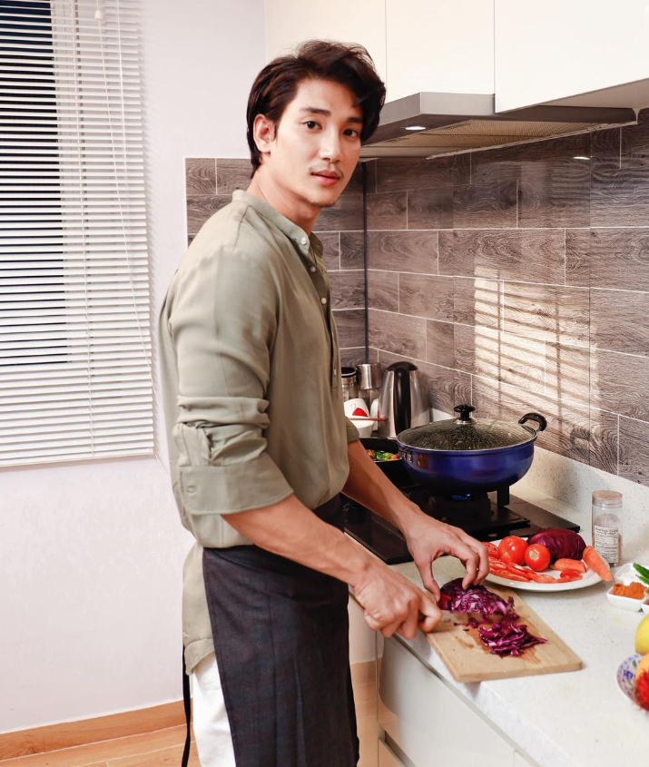 「地表最帥和尚」緬甸26歲男模白因(Paing Takhon)。(互聯網)