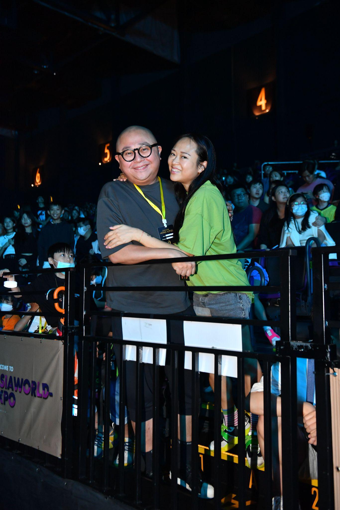 林盛武與妻子昨晚到場睇騷。