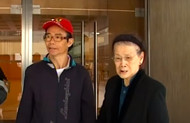 梅媽在私家醫院靜養,據講唔想見到梅啟明。