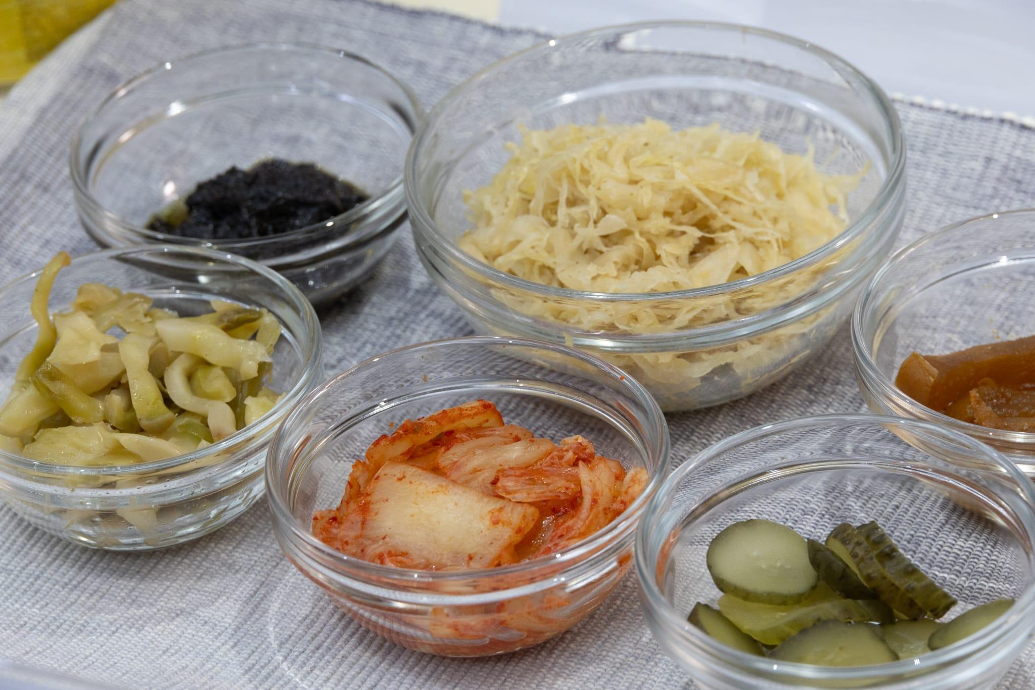 消委會今期測試了市面上30款包裝醃菜樣本。(蘇文傑攝)