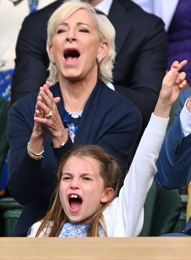 夏洛特及喬治觀看溫布頓網賽。(美聯社、路透社、互聯網)