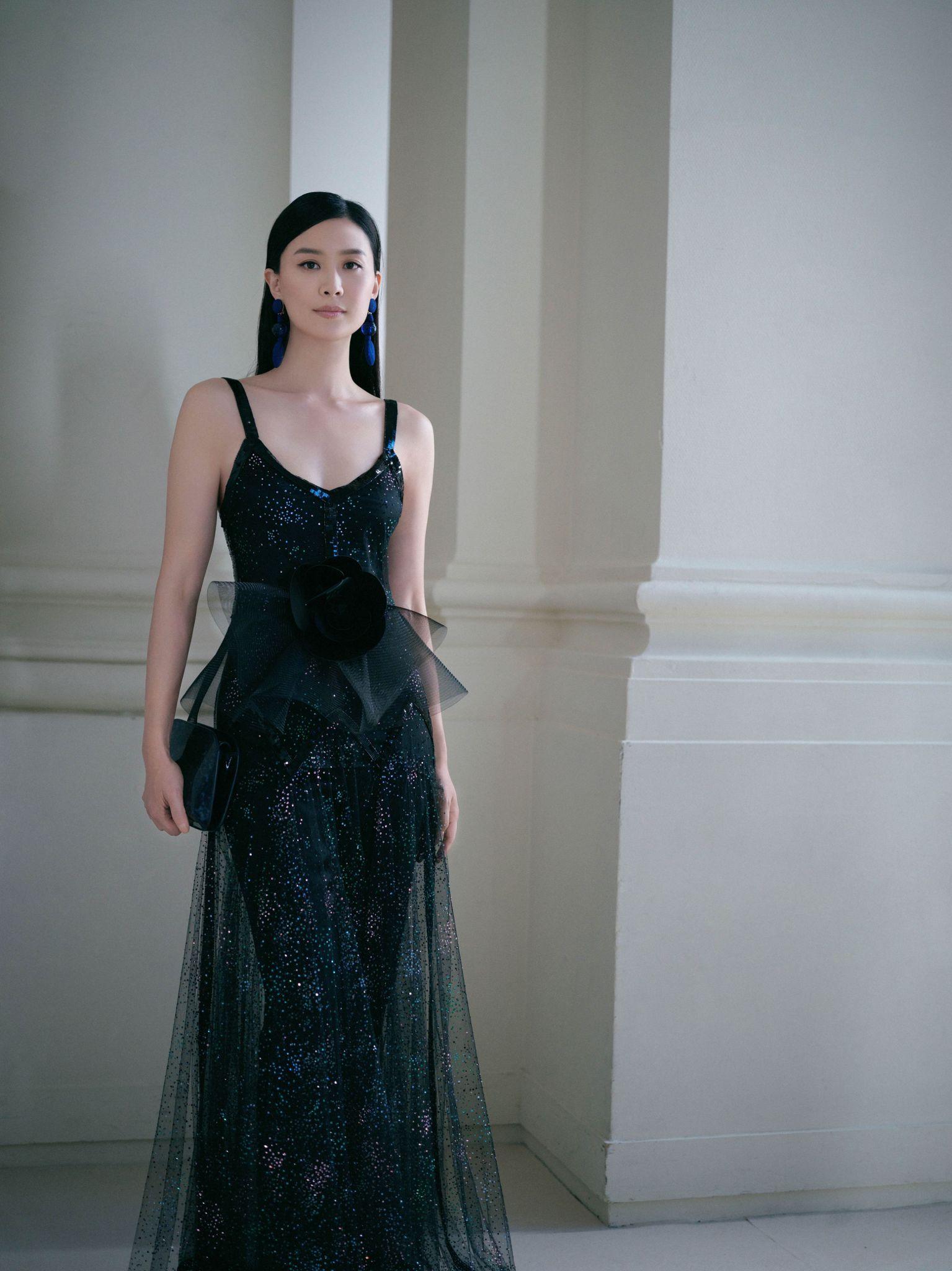 陳法拉獲邀到巴黎出席Giorgio Armani Prive 2023秋冬高級訂制系列時裝騷。