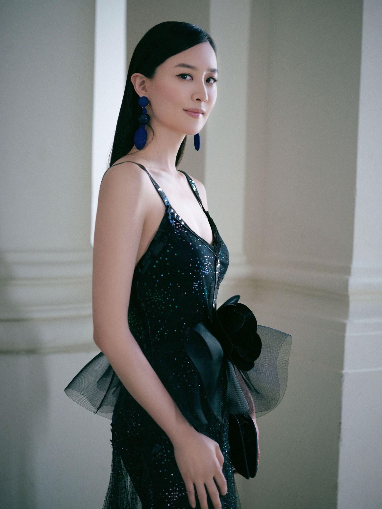 陳法拉獲邀到巴黎出席Giorgio Armani Prive 2023秋冬高級訂制系列時裝騷。