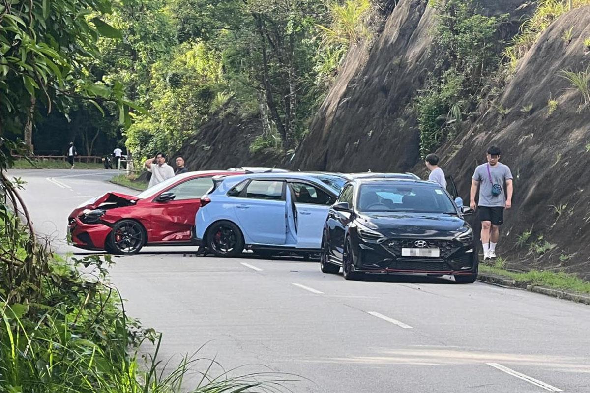 新娘潭路周日早上發生9車連環相撞交通意外。(網上圖片)