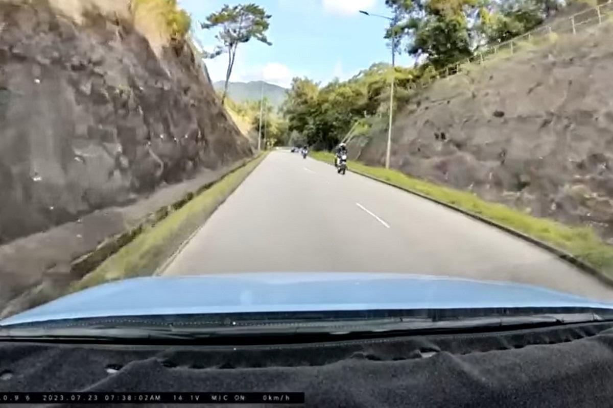 新娘潭路早上發生9車連環相撞,車Cam影片顯示對面有車突逆線爬頭。(網上片段截圖)