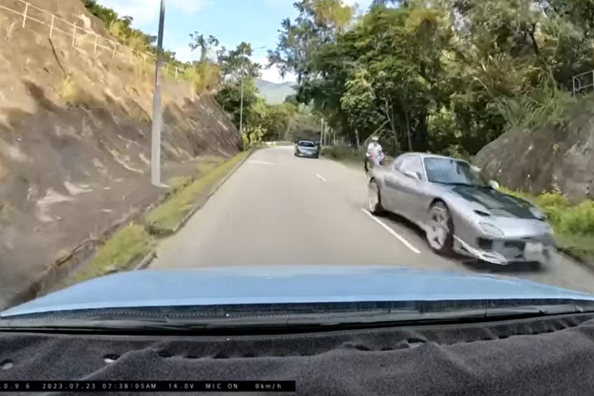 新娘潭路早上發生9車連環相撞,車Cam影片顯示對面有車突逆線爬頭。(網上片段截圖)