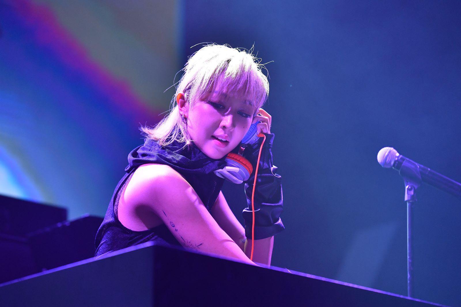 樂宜打頭陣登場打碟。