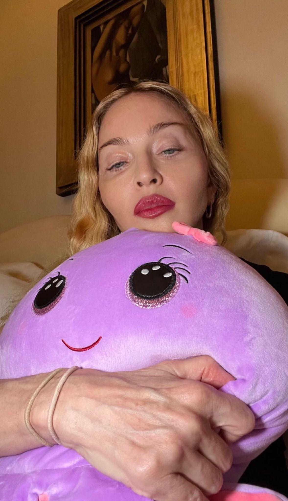 麥當娜健康已經好轉,並貼近照報平安。