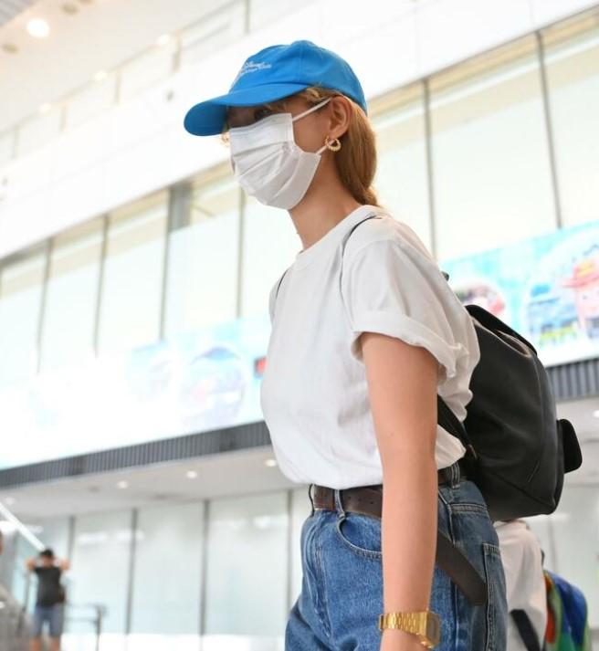 peco得悉前夫離世噩耗後,今日下午2時許返回日本。