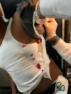 九霄驚魂|受襲男乘客血濺機艙。(互聯網)