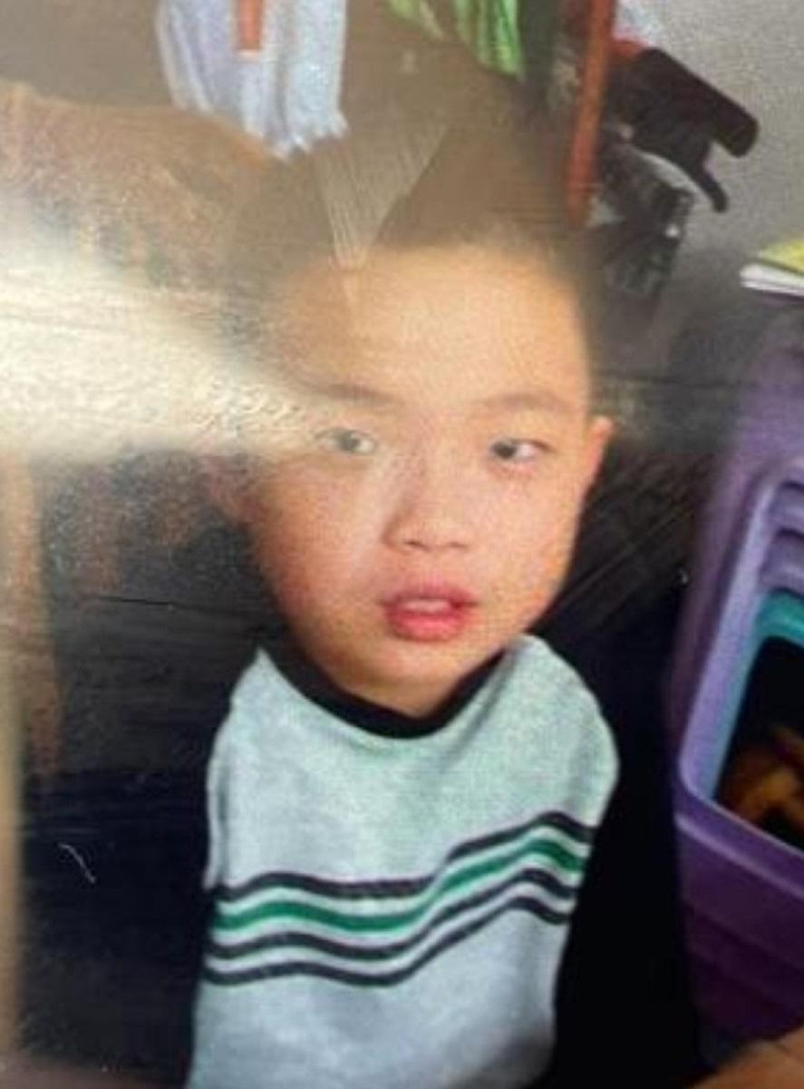8歲男童黃振維早上離開顯徑邨寓所後失蹤。(警方提供)