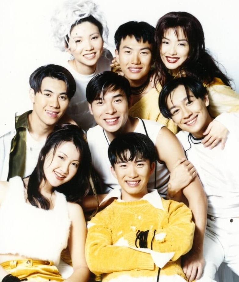 華星當年安排李玟Coco跟鄭秀文Sammi、許志安、梁漢文、車婉婉、陳浩民、張崇德、張崇基合唱《愛情傻戀La La La》。