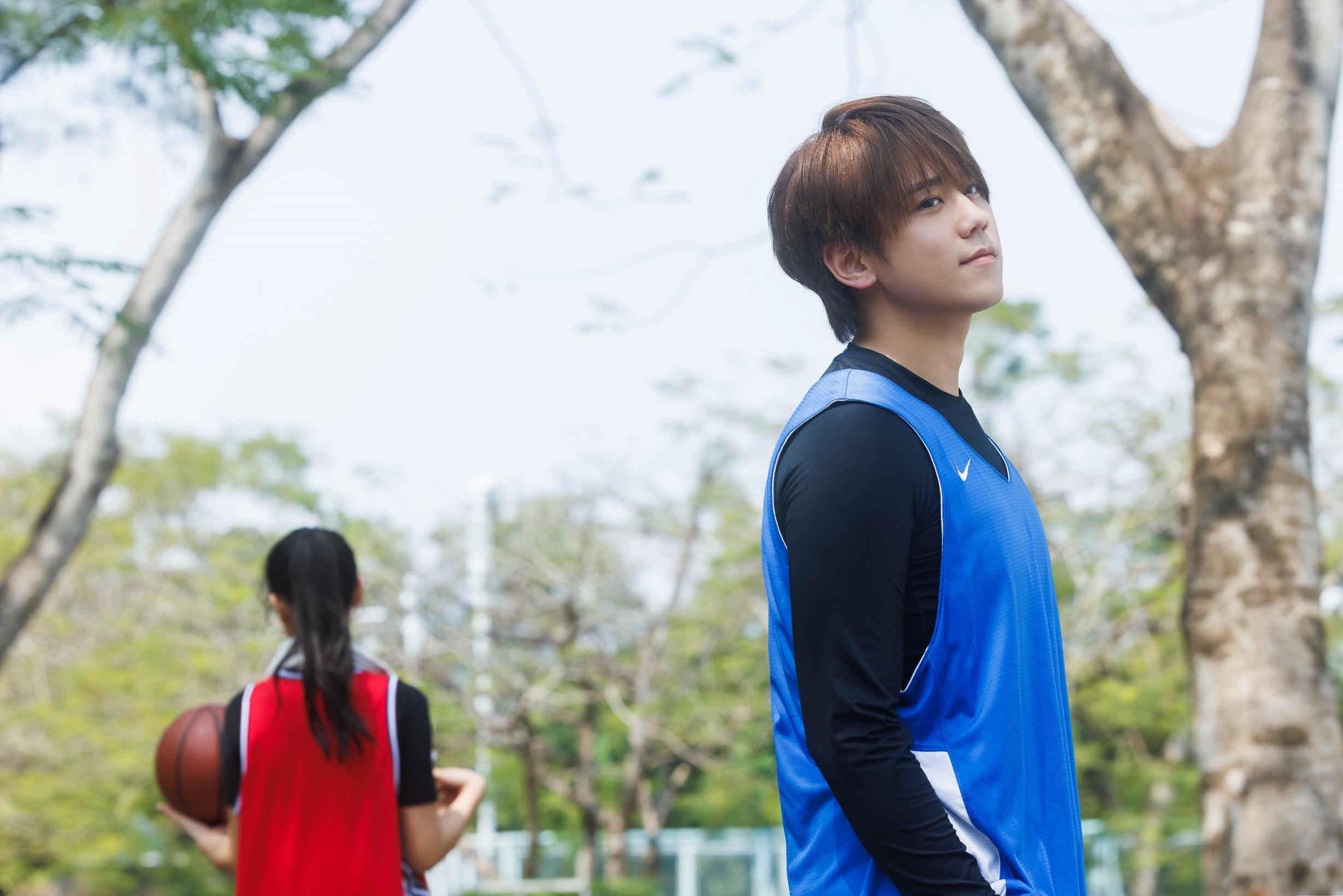 姜濤與Mandy拍攝打藍球戲份,默契十足無難度。