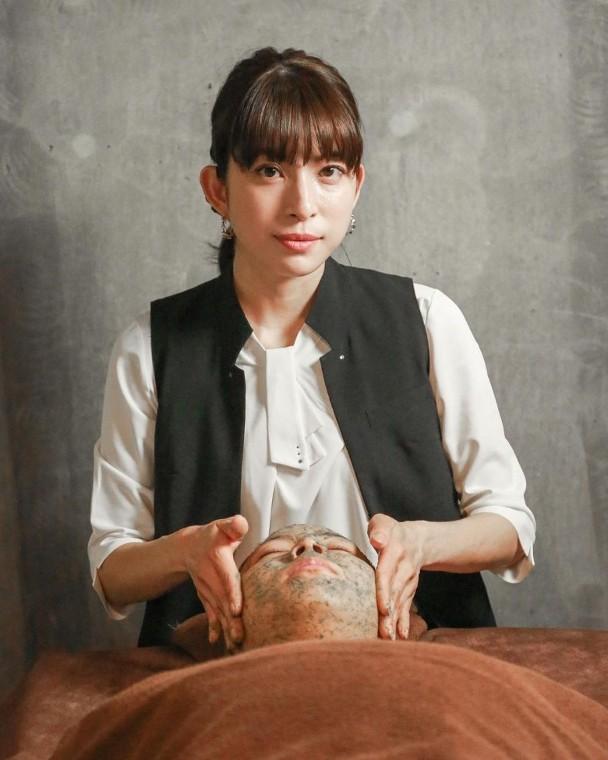 上原多香子近年返回家鄉沖繩生活。