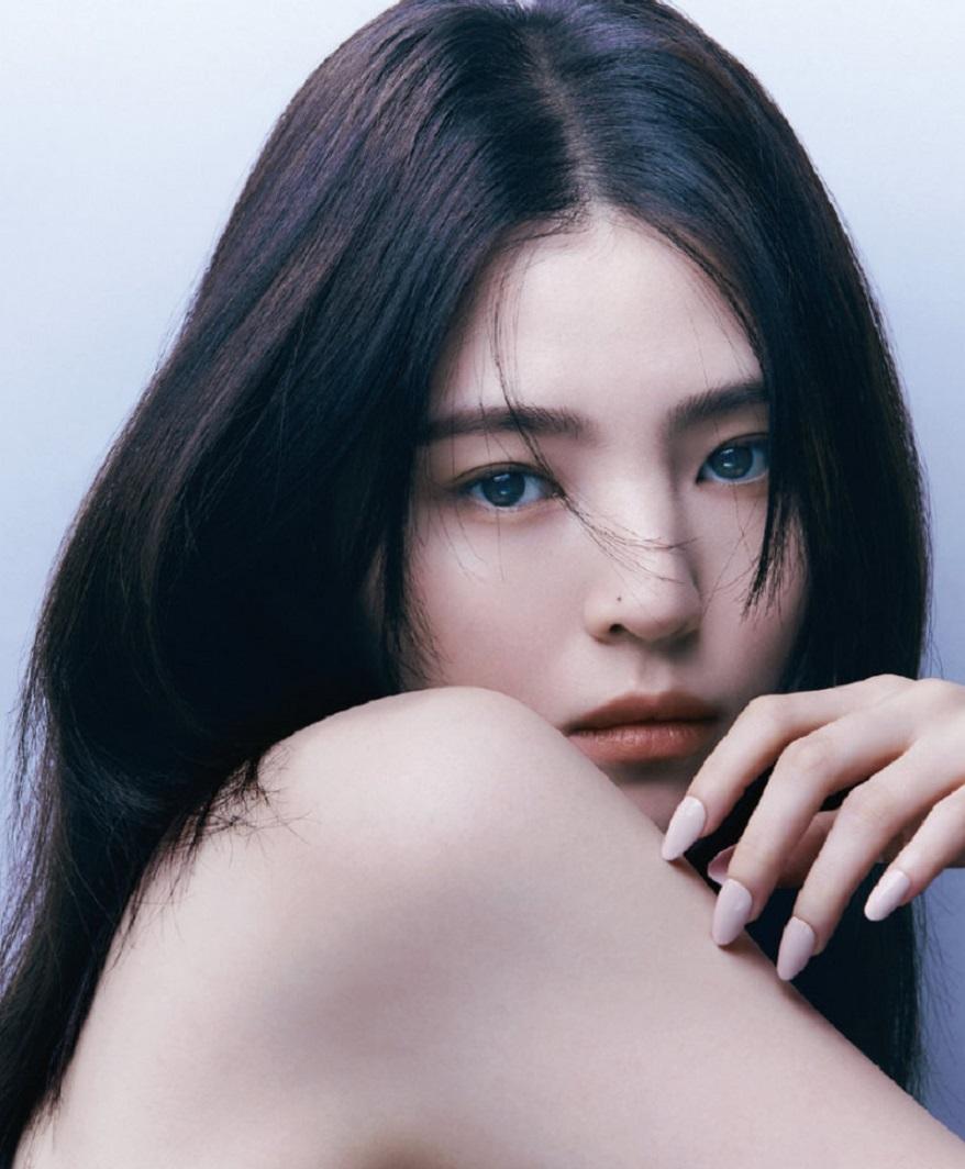 被目睹在巴黎與緋聞男友蔡鍾碩一齊。