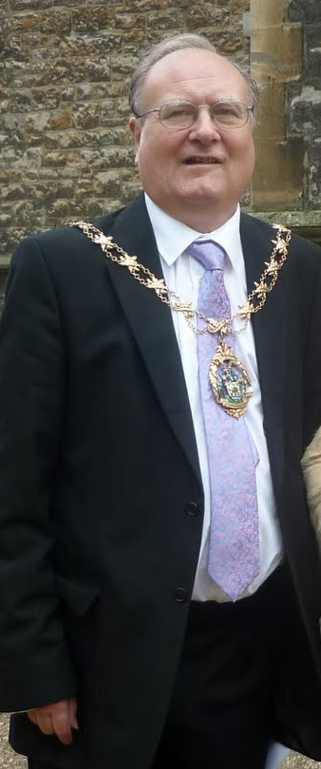 庫明斯曾任前長。(互聯網)