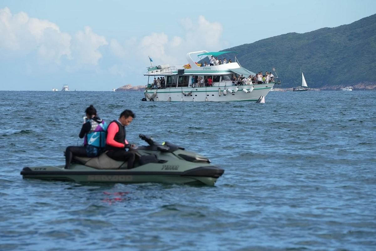 陳國基呼籲市民不應乘船出海「追鯨」。(陳國基FB)