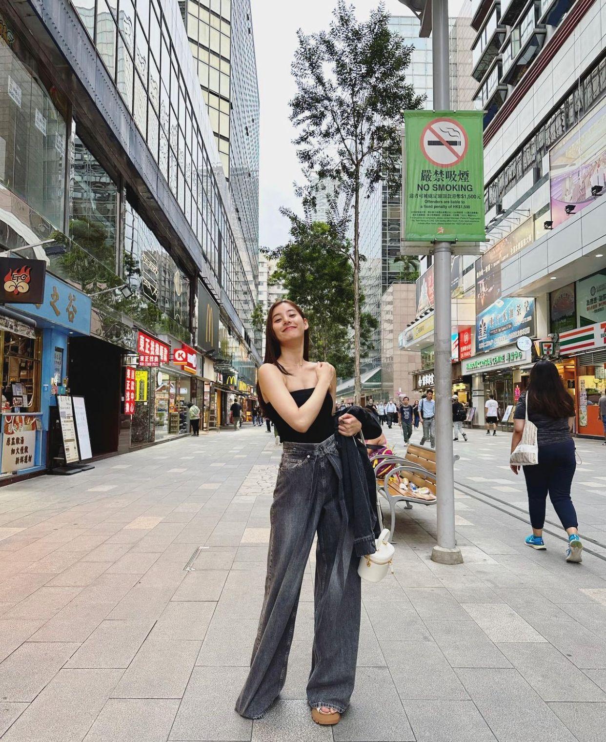 新木優子趁來港期間騰出時間跟造型師及經理人快閃觀光。