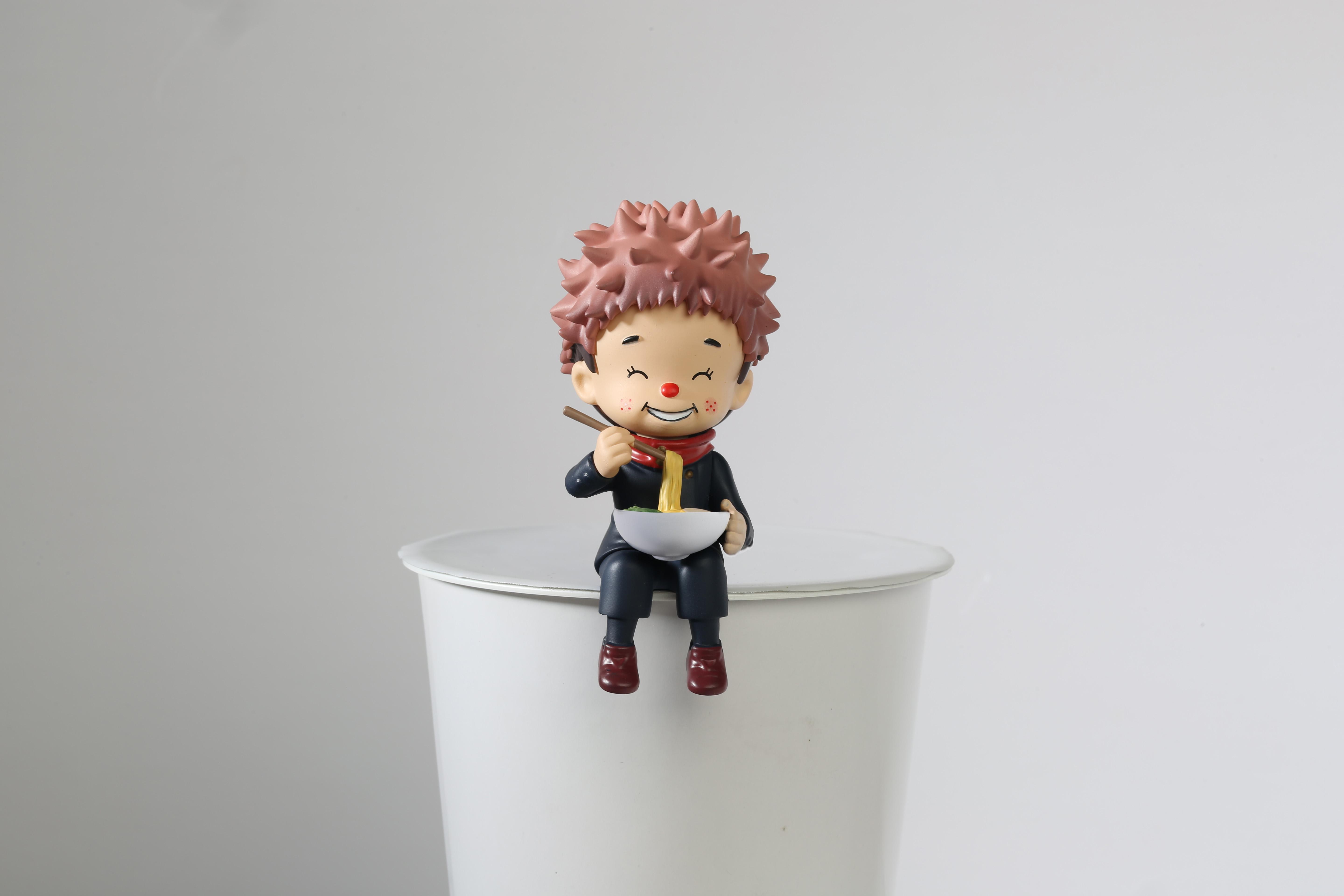 ⻁杖悠仁:清仔露齒笑食麵造型