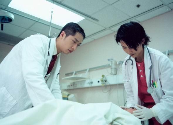 《妙手仁心》於1998年播出,由於收視口碑俱佳,TVB其後更製作了系列的第二及第三輯,惟蔡少芬只出演了頭兩輯。(網上圖片)