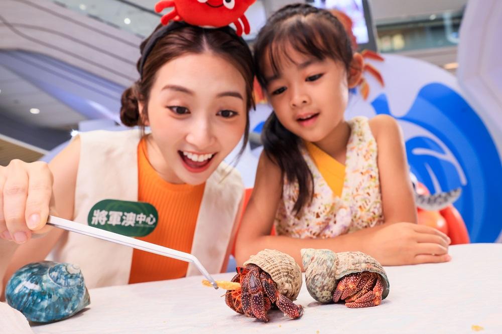 暑假好去處│「一日館長」由專業料理員帶領下照顧蟹的起居飲食,近距離接觸小動物,增強同理心並學懂愛護環境。