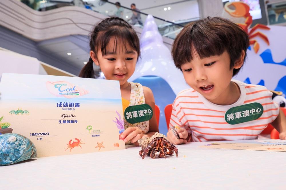 暑假好去處│「一日館長」由專業料理員帶領下照顧蟹的起居飲食,近距離接觸小動物,增強同理心並學懂愛護環境。