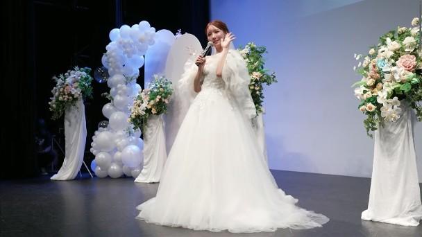 三上悠亞正式結束其8年的AV女優生涯,從良之日立即舉行引退紀念活動。