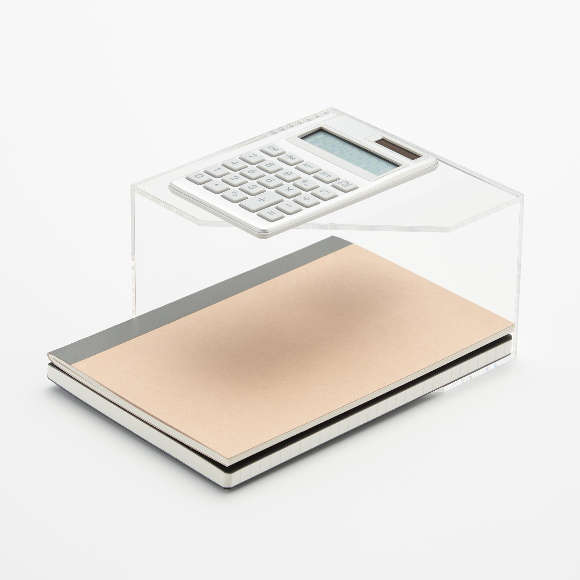 亞加力儲物│亞加力素材具高透明度,讓內存物件一目了然,方便取用。保持桌面整潔,有助提升工作及學習效率。優惠價:八折 (HK$7–$256) (原價:HK$8–$320)