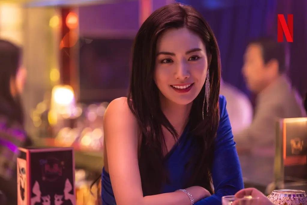 After School成員NANA扮演整容後的主角。