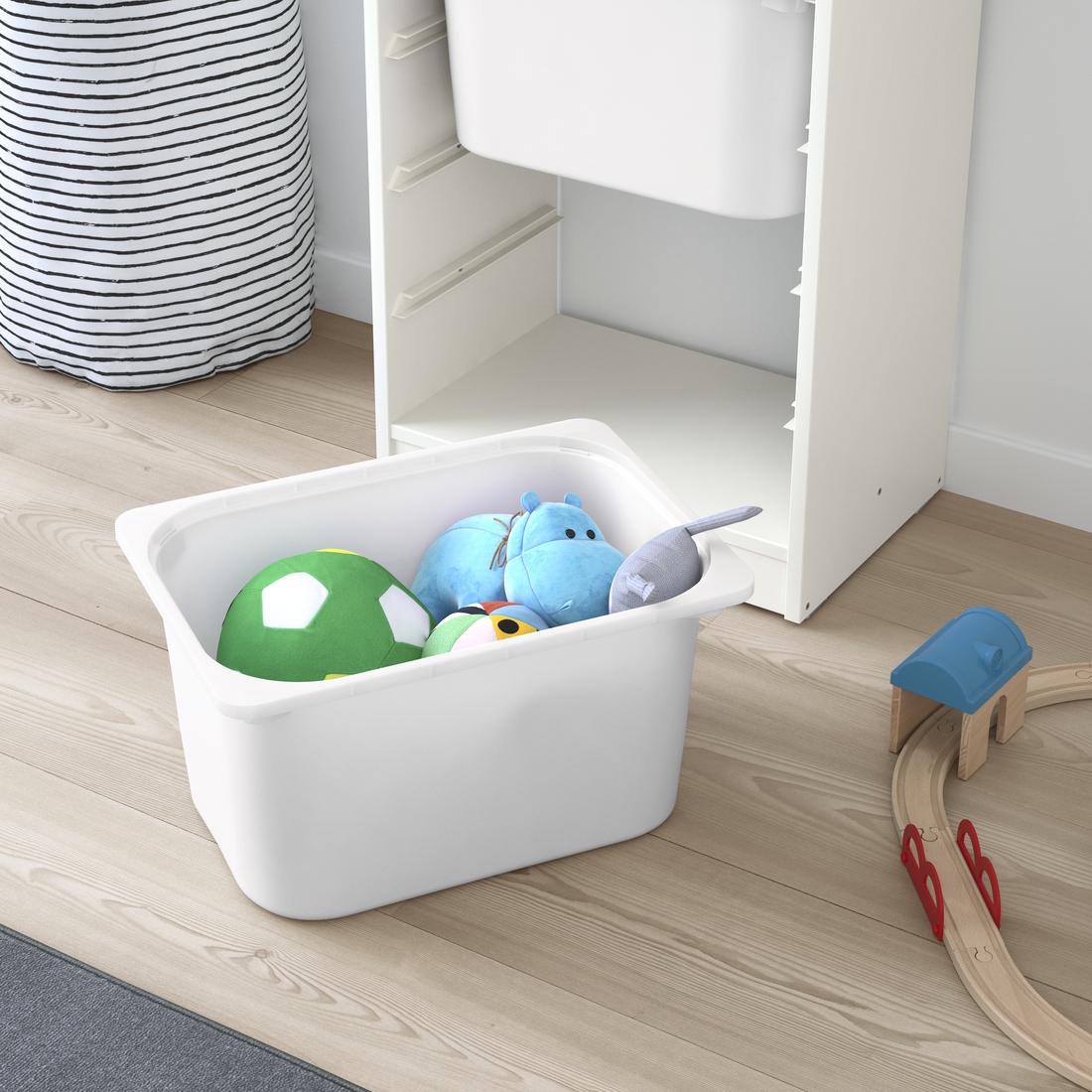 6至12歲的小朋友活潑好動,學習之餘亦需要給予他們時間玩耍「放電」。TROFAST貯物組合連箱是協助兒童房間收納的必備傢具,好好收納,自然能夠騰出更多空間讓他們盡情耍樂。產品包含有穩固木櫃框和和輕巧膠箱,讓小朋友輕易將貯物箱拉出及搬動,學習自行收納整理玩具。矮身貯物箱配合兒童的身高,方便他們拿取及整理物品,加固後更能防止櫃身翻倒,保障兒童在房間獨處時的自身家居安全。原價$409 特價$369