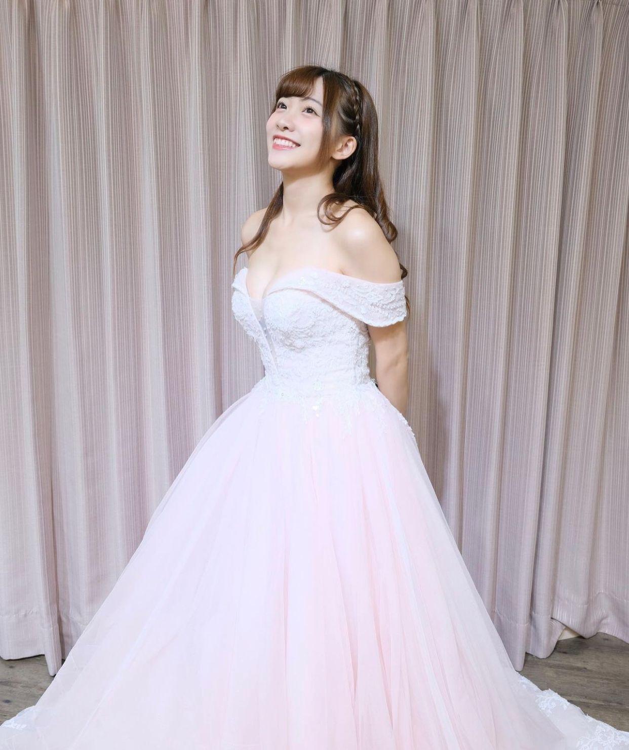 冼迪琦穿上婚紗告別台灣女團AKB48 Team TP。