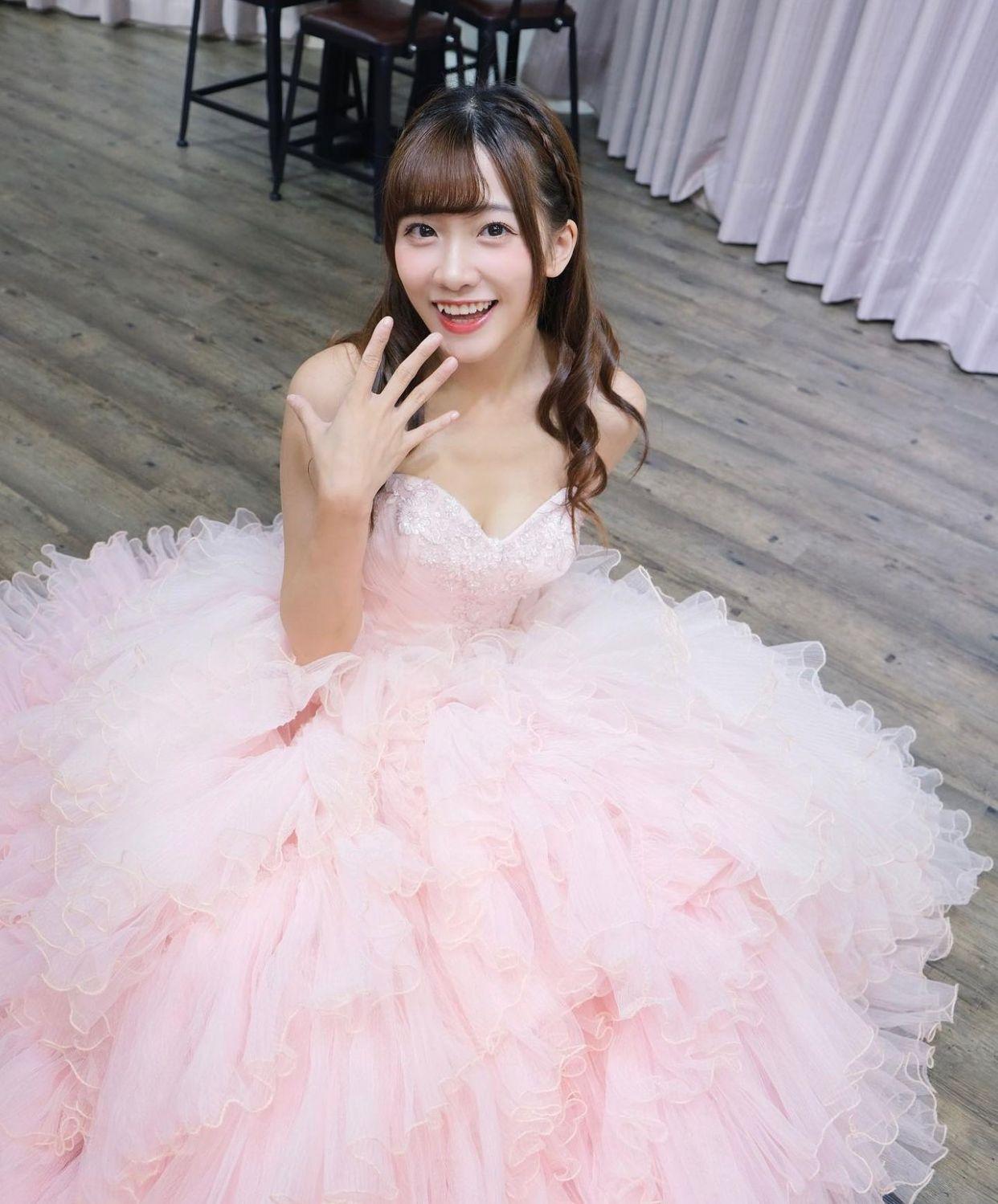 冼迪琦穿上婚紗告別台灣女團AKB48 Team TP。