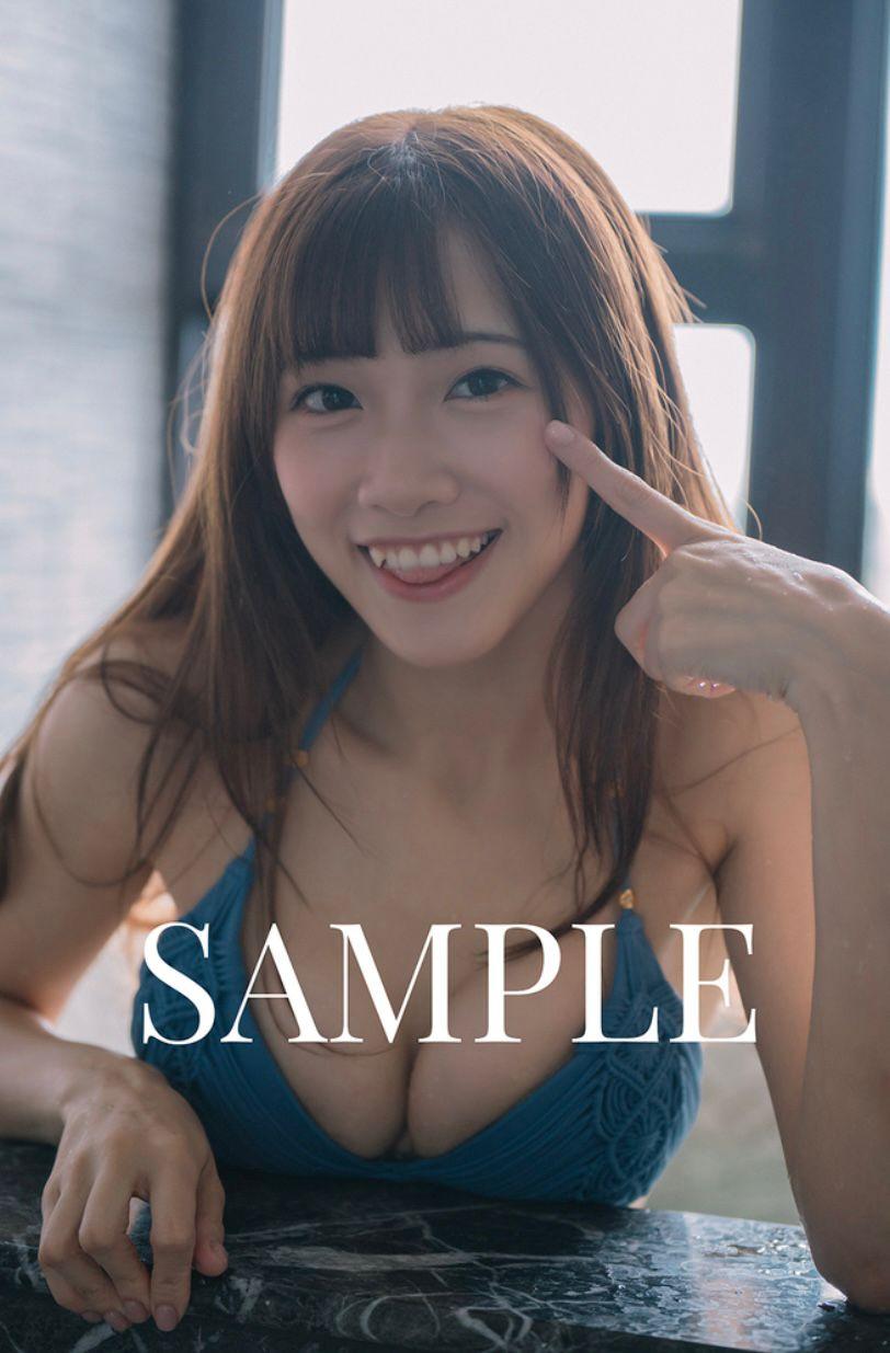 冼迪琦寫真集今日起接受網上訂購。