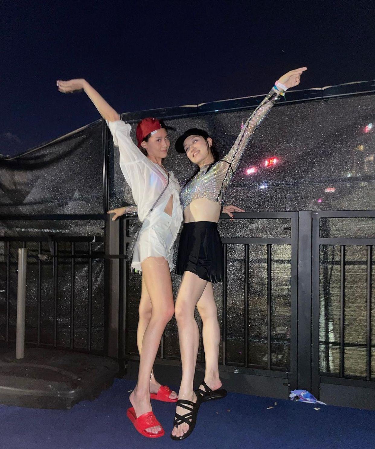 周秀娜玩到濕身,相當盡興。