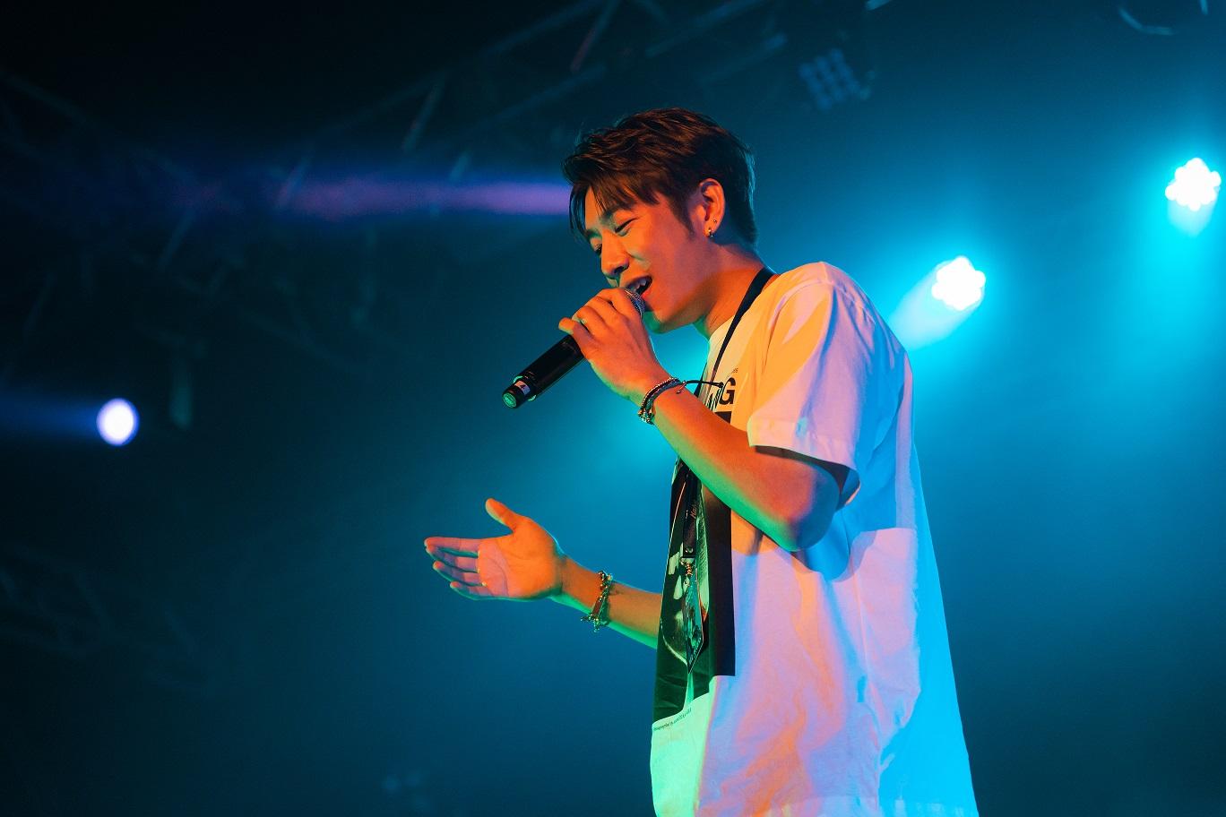 洪嘉豪亦獻唱了《海邊的阿豪》和《隨波逐流》。(由KHFC提供)